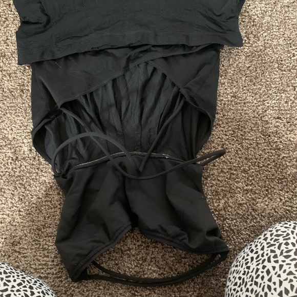 COPY - Lululemon Black Flow & Go Tank size 6 - Picture 1 of 2